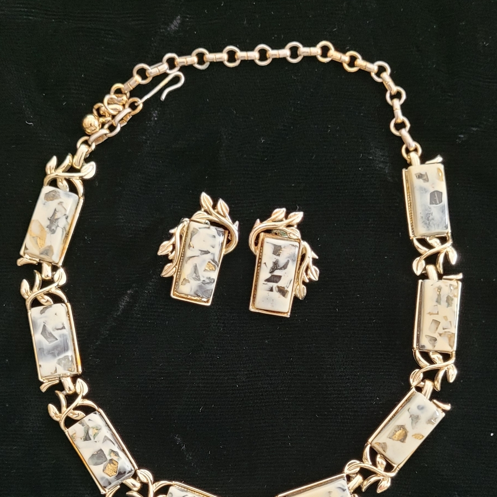 Coro Gold Tone Necklace and Earrings - Picture 2 of 7